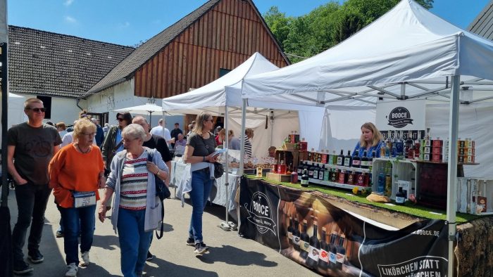 Kunsthandwerkermarkt-der-schoenen-Dinge-Pfingsten-052024-Roensahl-Gut-Haarbecke (21)