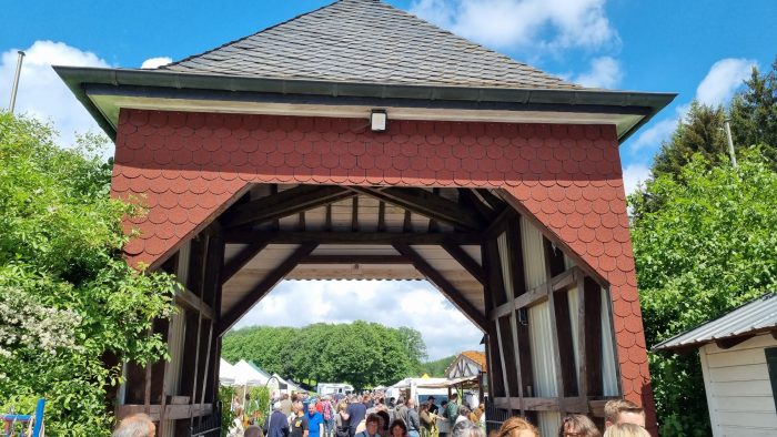 Kunsthandwerkermarkt-der-schoenen-Dinge-Pfingsten-052024-Roensahl-Gut-Haarbecke (47)